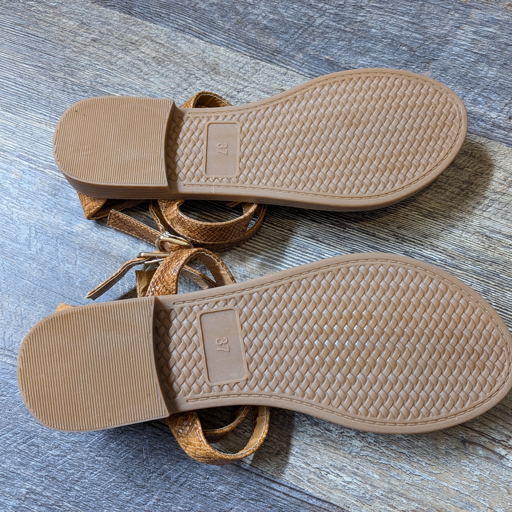 CUPSHE Women's Brown Sandals - Picture 2 of 3